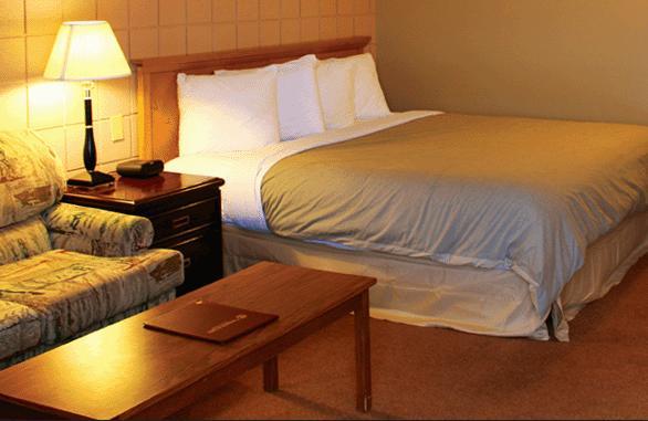 Canway Inn & Suites Dauphin Екстериор снимка