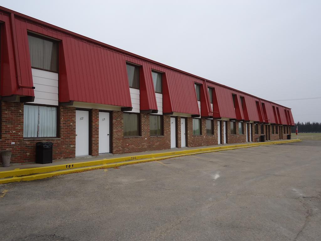 Canway Inn & Suites Dauphin Екстериор снимка
