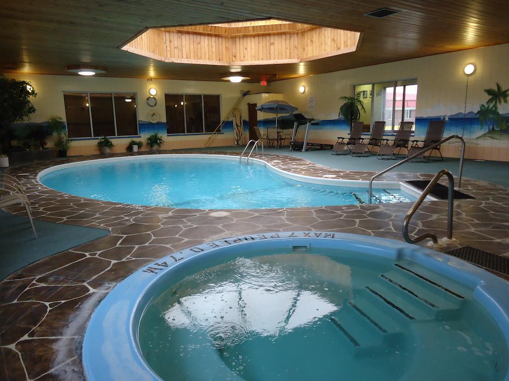 Canway Inn & Suites Dauphin Екстериор снимка