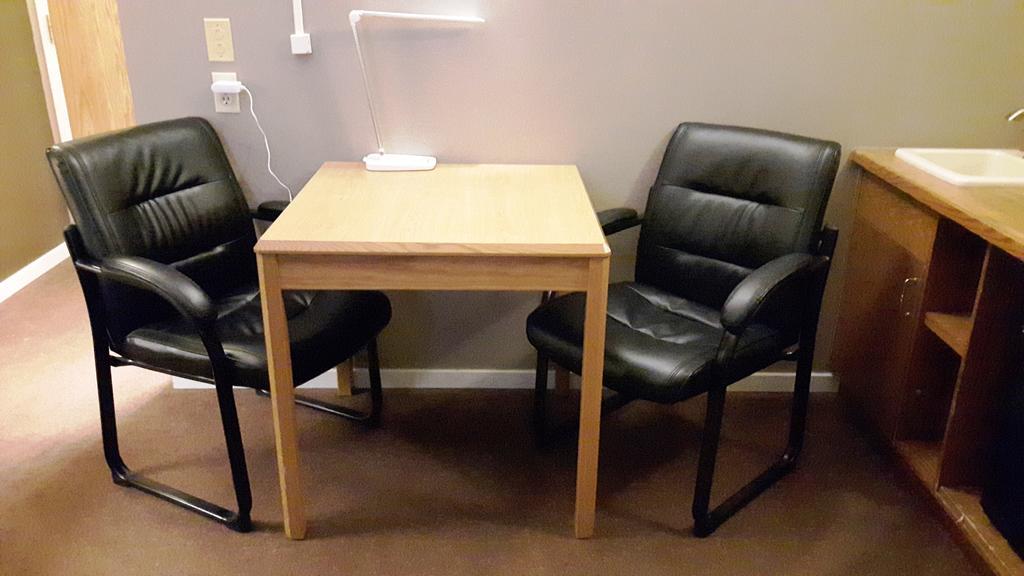 Canway Inn & Suites Dauphin Екстериор снимка
