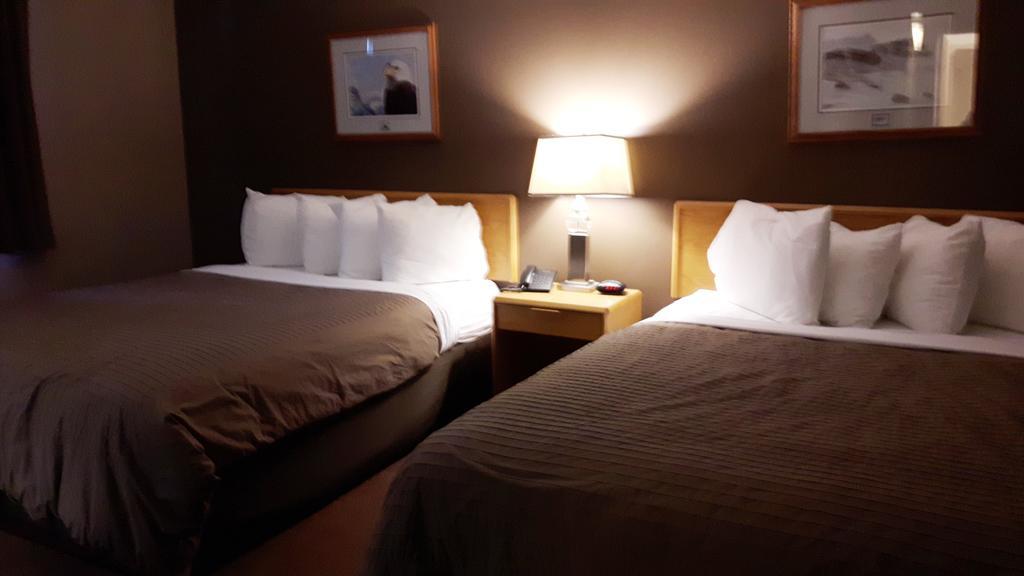 Canway Inn & Suites Dauphin Екстериор снимка