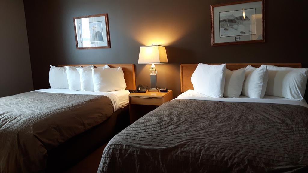 Canway Inn & Suites Dauphin Екстериор снимка