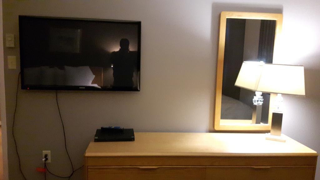 Canway Inn & Suites Dauphin Екстериор снимка
