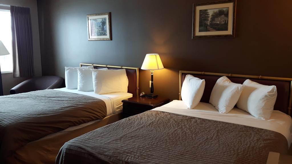 Canway Inn & Suites Dauphin Екстериор снимка