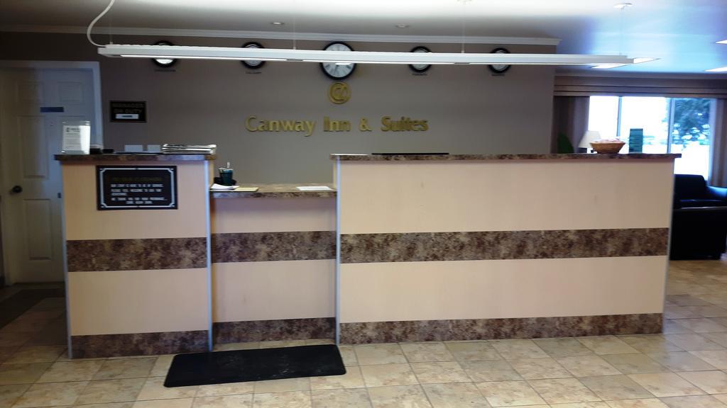 Canway Inn & Suites Dauphin Екстериор снимка